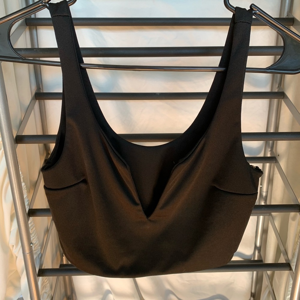 V neckline crop top